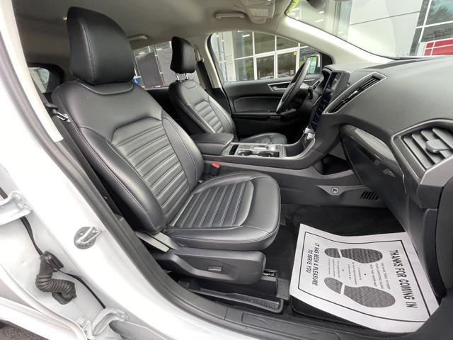 Photo of 2024 Oxford White Ford Edge