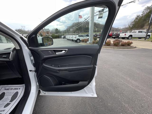 Photo of 2024 Oxford White Ford Edge