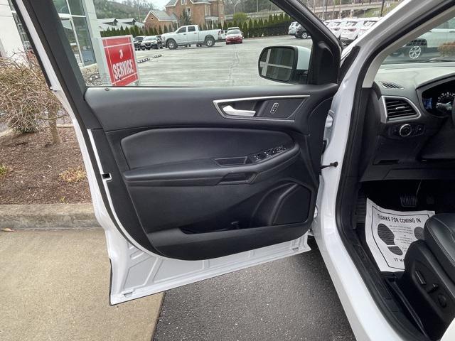 Photo of 2024 Oxford White Ford Edge
