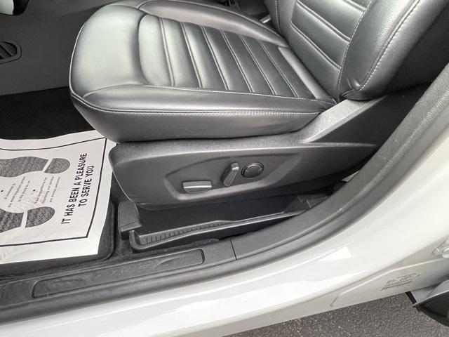 Photo of 2024 Oxford White Ford Edge