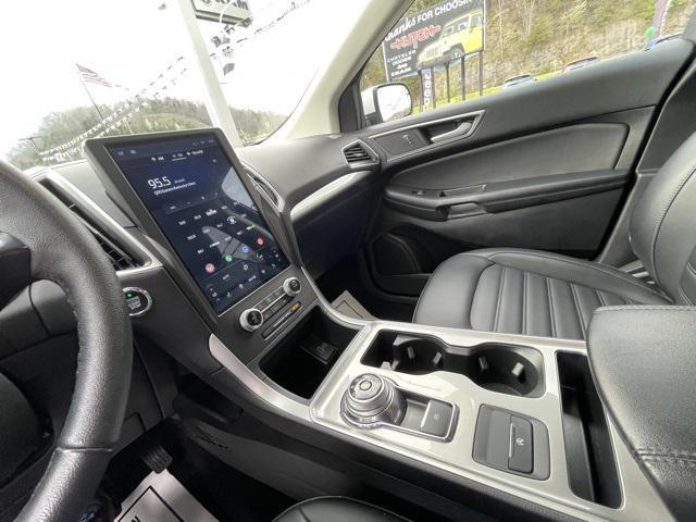 Photo of 2024 Oxford White Ford Edge