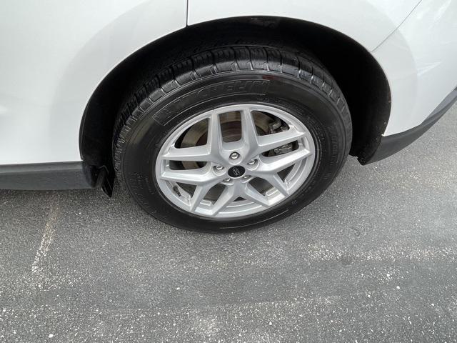 Photo of 2024 Oxford White Ford Edge