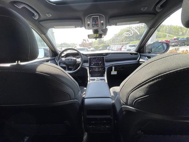 Photo of 2025 Velvet Red Pearlcoat Jeep Grand Cherokee