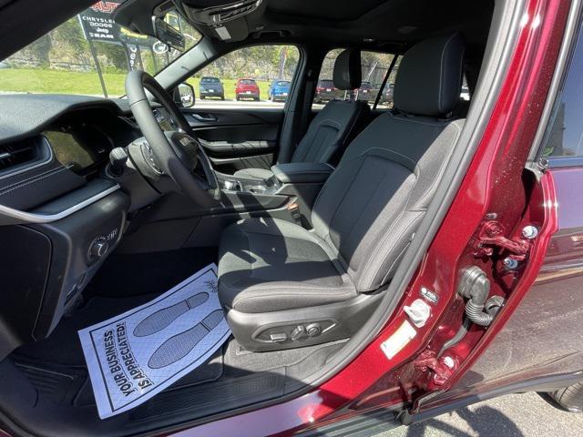 Photo of 2025 Velvet Red Pearlcoat Jeep Grand Cherokee