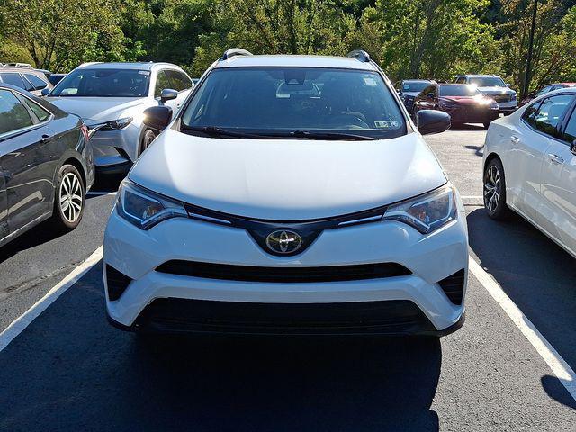 Photo of 2017 Super White Toyota RAV4