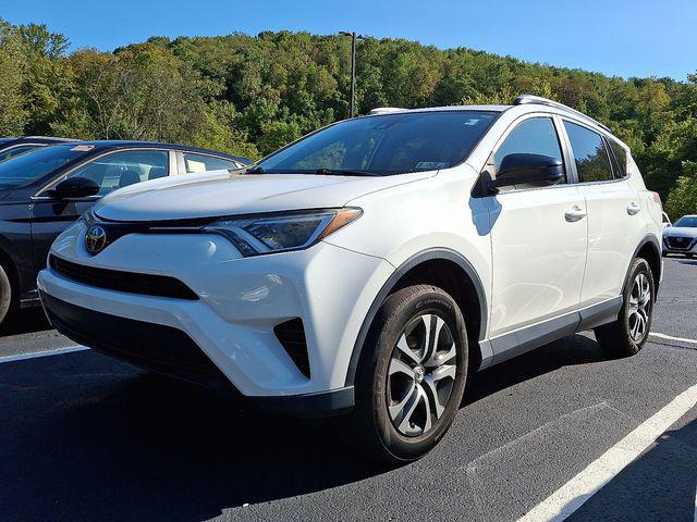 Photo of 2017 Super White Toyota RAV4