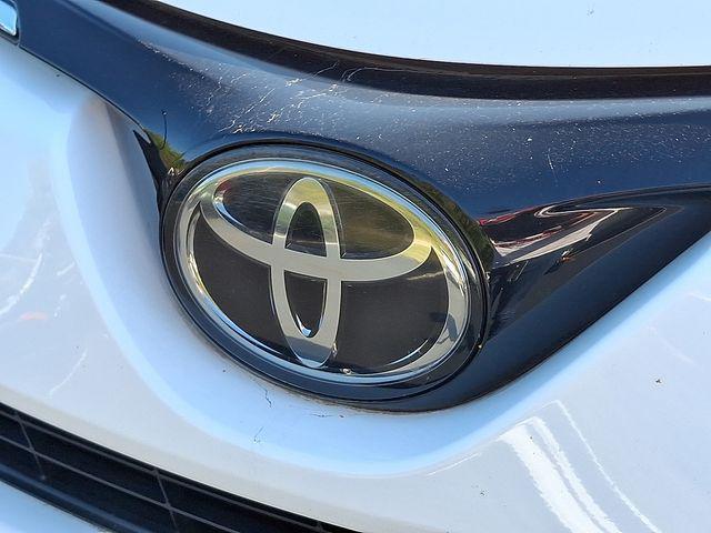 Photo of 2017 Super White Toyota RAV4