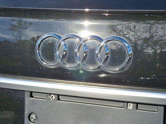 Photo of 2022 Mythos Black Metallic Audi Q5
