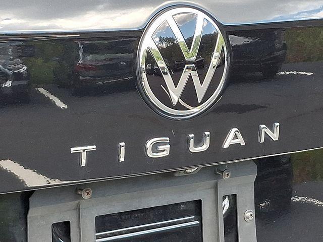 Photo of 2024 Deep Black Pearl Effect Volkswagen Tiguan