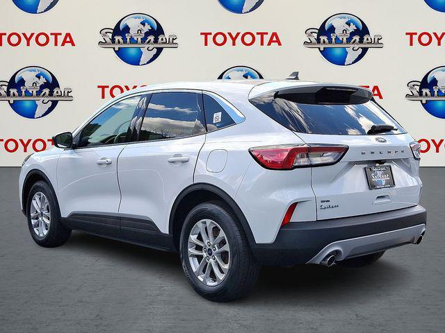 Photo of 2022 Oxford White Ford Escape