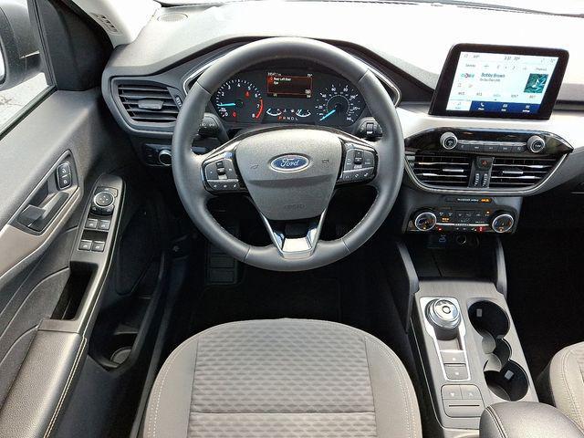 Photo of 2022 Oxford White Ford Escape