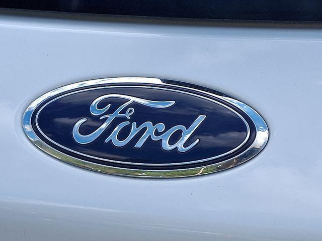 Photo of 2022 Oxford White Ford Escape