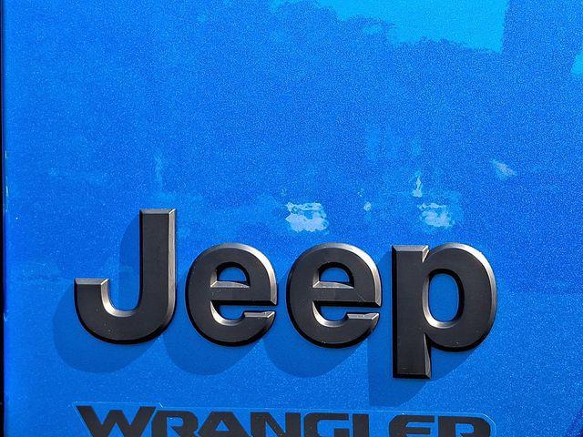 Photo of 2022 Hydro Blue Pearlcoat Jeep Wrangler Unlimited