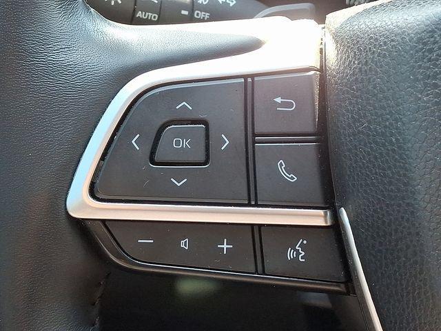 Photo of 2024 Cream Toyota Grand Highlander