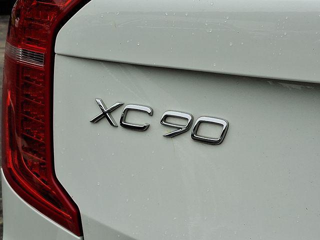 Photo of 2024 Crystal White Metallic Volvo XC90