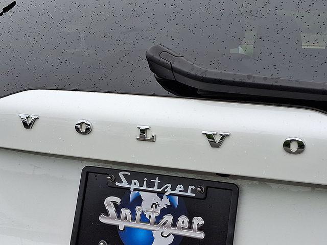 Photo of 2024 Crystal White Metallic Volvo XC90
