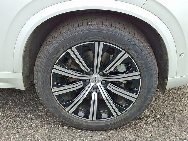 Photo of 2024 Crystal White Metallic Volvo XC90