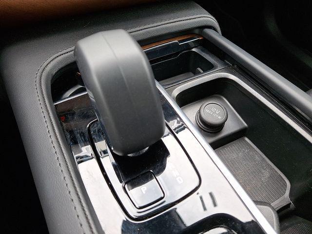 Photo of 2024 Crystal White Metallic Volvo XC90