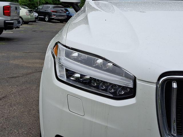 Photo of 2024 Crystal White Metallic Volvo XC90