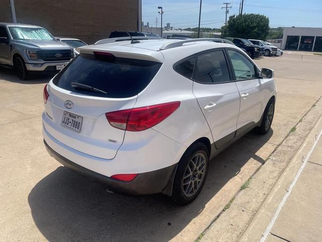 Photo of 2014 Winter White Hyundai TUCSON