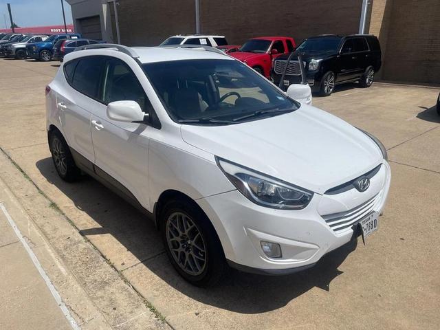 Photo of 2014 Winter White Hyundai TUCSON