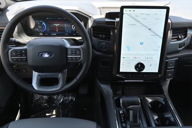 Photo of 2025 Star White Ford F-150 Lightning