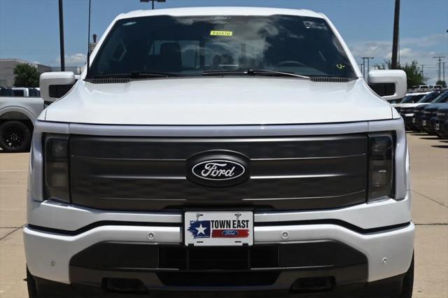 Photo of 2025 Star White Ford F-150 Lightning
