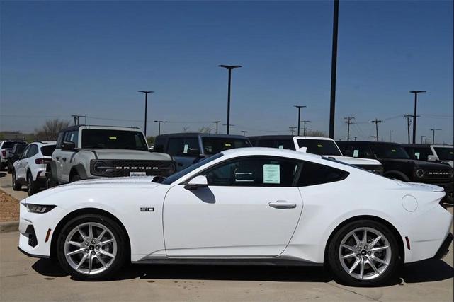 Photo of 2025 Oxford White Ford Mustang