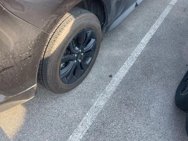 Photo of 2024 Agate Black Metallic Ford Edge