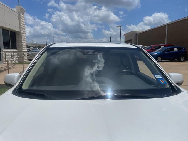 Photo of 2020 White Acura MDX