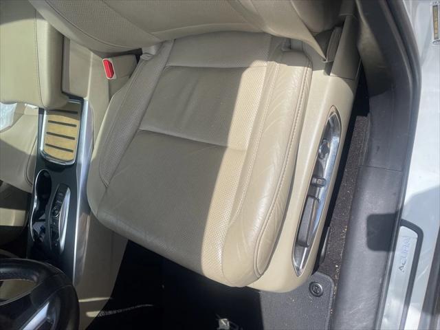 Photo of 2020 White Acura MDX