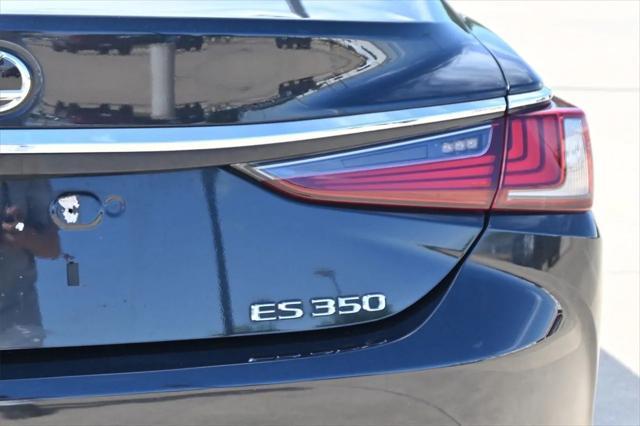 Photo of 2023 Black Lexus ES 350