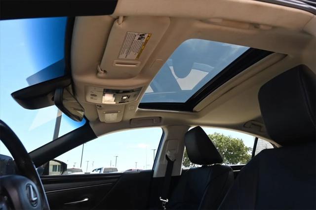 Photo of 2023 Black Lexus ES 350