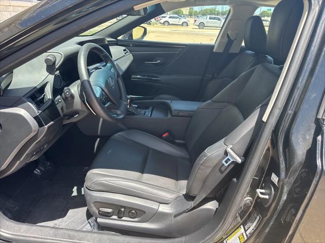 Photo of 2023 Black Lexus ES 350
