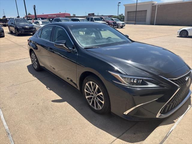 Photo of 2023 Black Lexus ES 350