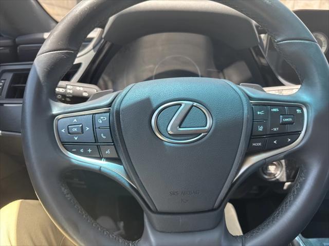 Photo of 2023 Black Lexus ES 350