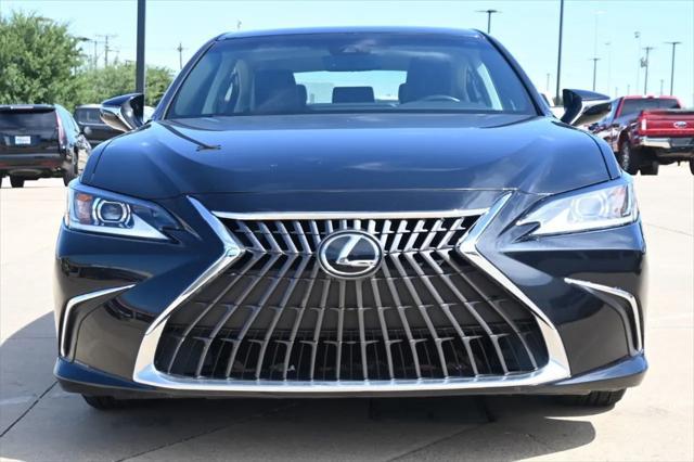 Photo of 2023 Black Lexus ES 350