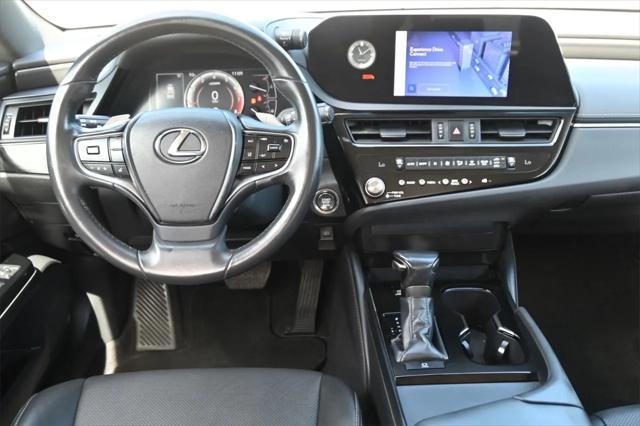 Photo of 2023 Black Lexus ES 350