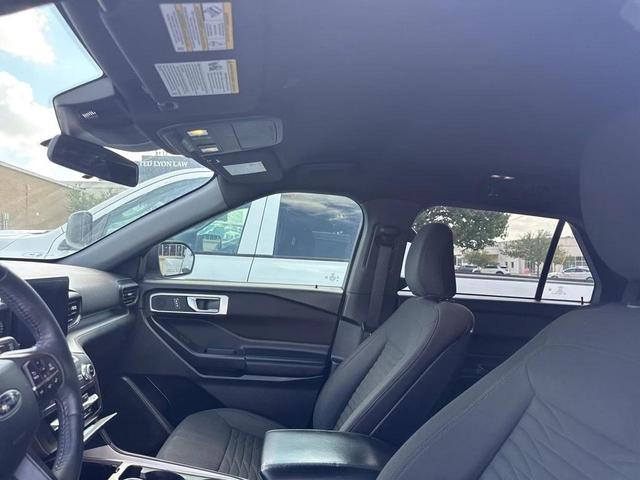 Photo of 2020 Oxford White Ford Explorer