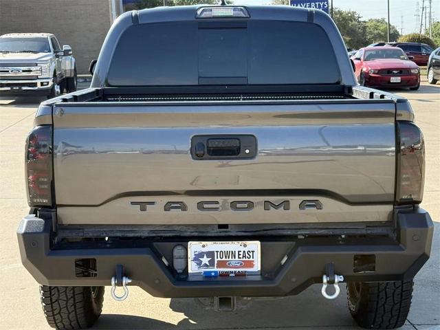 Photo of 2018 Gray Toyota Tacoma