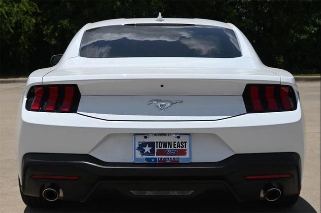 Photo of 2025 Oxford White Ford Mustang