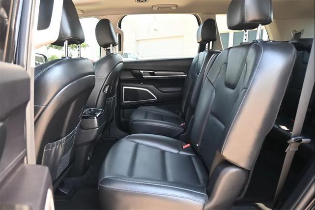 Photo of 2021 Black Copper Kia Telluride