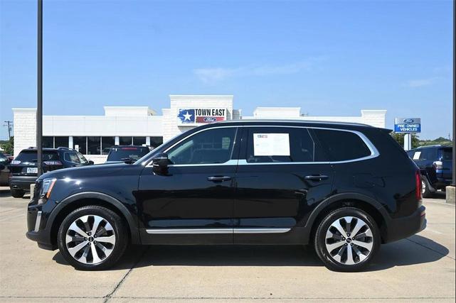 Photo of 2021 Black Copper Kia Telluride