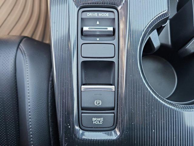 Photo of 2025 Platinum White Pearl Honda Civic Hybrid