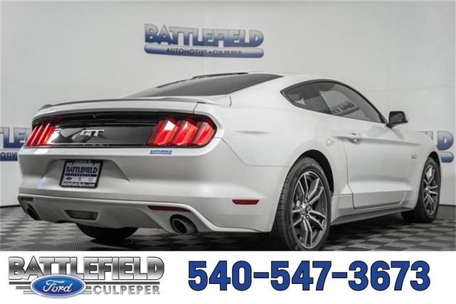Photo of 2017 White Platinum Ford Mustang