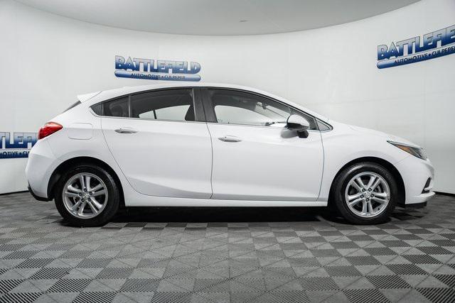 Photo of 2017 Summit White Chevrolet Cruze