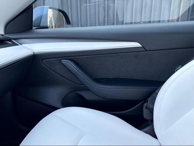 Photo of 2022 Midnight Silver Metallic Tesla Model 3