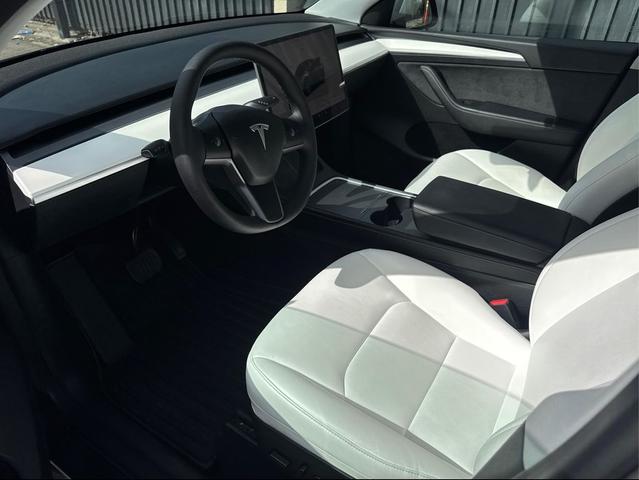 Photo of 2022 Midnight Silver Metallic Tesla Model Y