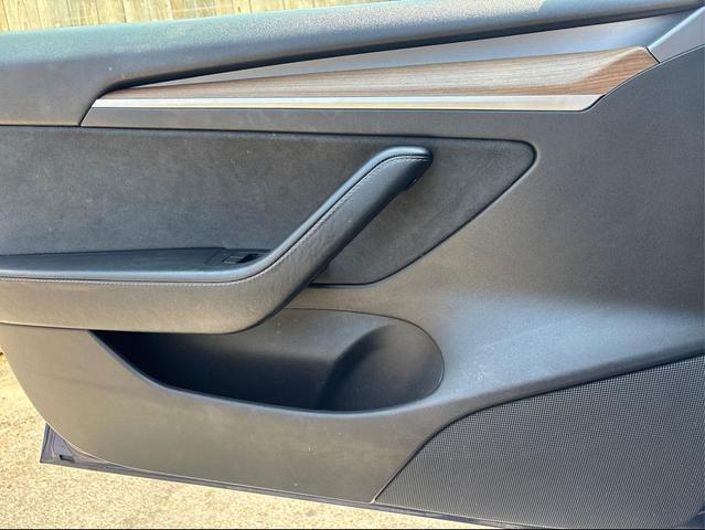 Photo of 2022 Deep Blue Metallic Tesla Model 3
