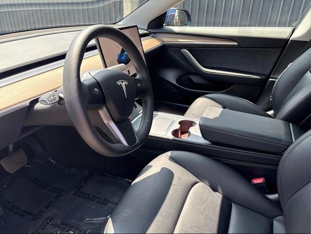 Photo of 2022 Deep Blue Metallic Tesla Model 3